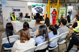 La alianza entre INTUR, Reciclaje Diamante y PlantatónHN permitirá transformar residuos electrónicos en oportunidades educativas para jóvenes hondureños.